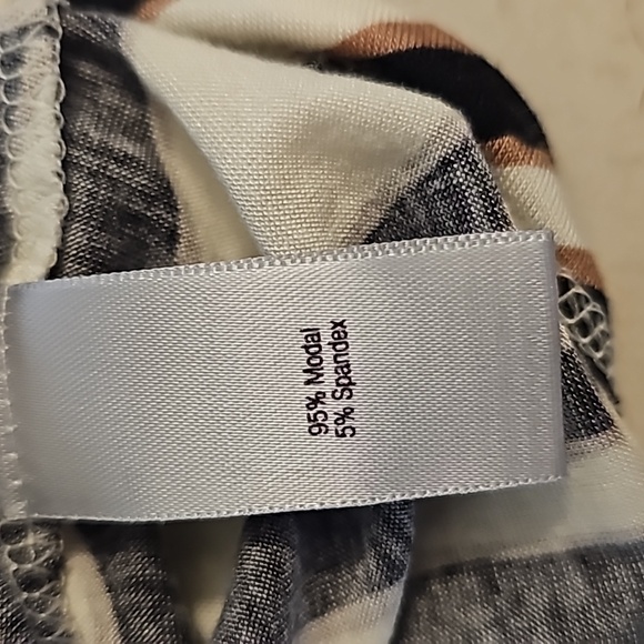 Jennifer Lopez Zebra print Modal blend 3/4 Sleeve Top Size Large - Picture 6 of 6